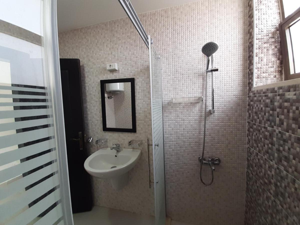 Furnished Apartments Near Mcdonald'S Al-Madina Al-Monawara St Amman Buitenkant foto